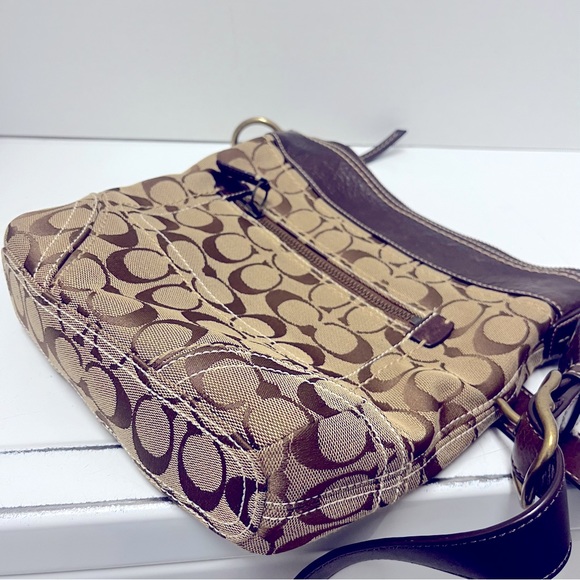 Coach Signature Brown Canvas Shoulder Bag,adjustable strap, Coach dust bag. - Picture 6 of 6